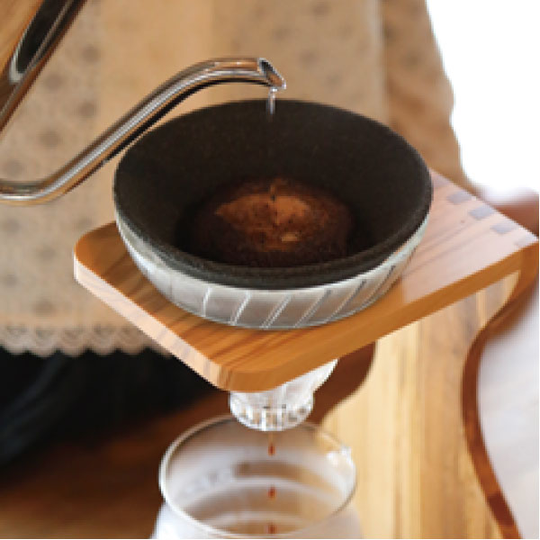 コーヒーフィルター コーヒードリッパー セラミック 有田焼 ハンドドリッパー フィルター不要 おしゃれ シンプル コンパクト Three Rivers 39 兎印 ギフト 日本製 インテリア雑貨 北欧 月兎印 セラフィルター 2点セット Csecully Fr