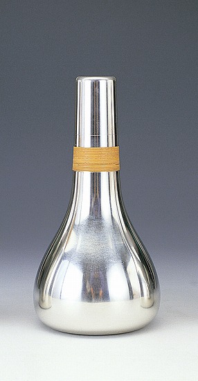 【桐箱入】大阪錫器デカンタボトル 丸形※名入不可※【錫タンブラー錫製品ビールジョッキ名入れぐい呑みタンブラー錫器茶筒酒器】オオサカスズキ　おおさかすずき　osakasuzuki　誕生日 プレゼント 贈り物 お祝い｜伝統工芸ギフトショップ 什物堂