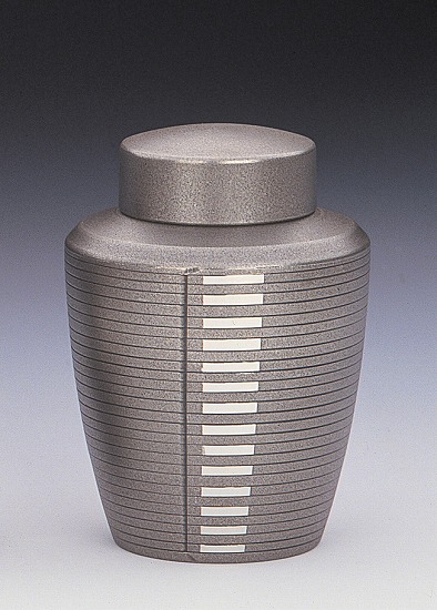 ★送料無料★【桐箱入】大阪錫器茶壷 イブシ トジメ※名入不可※【新茶保管保存容器茶壷錫器茶筒酒器】オオサカスズキ　おおさかすずき　osakasuzuki　//誕生日/プレゼント/贈り物/お祝い｜伝統工芸ギフトショップ 什物堂 42,900円