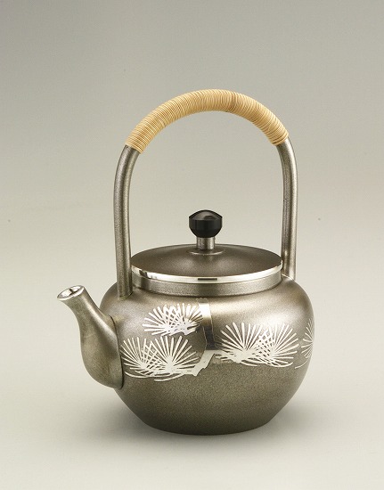 ★送料無料★【桐箱入】大阪錫器急須　イブシ 上手※名入不可※【新茶保管 保存容器 茶壷 錫器 茶筒 酒器】オオサカスズキ　おおさかすずき　osakasuzuki　誕生日 プレゼント 贈り物 お祝い｜伝統工芸ギフトショップ 什物堂