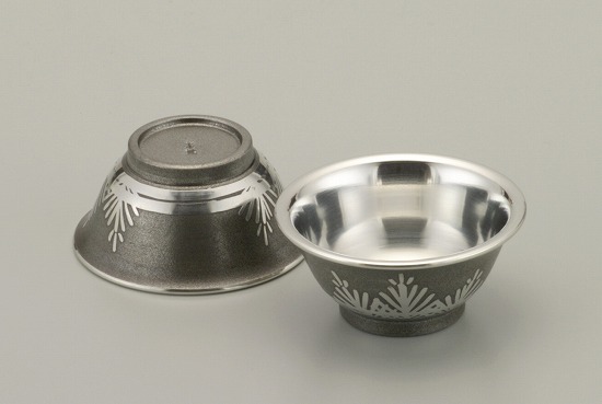 【桐箱入】 大阪錫器 盃 イブシ 丸猪口 2ヶ入 ※名入不可※ 錫タンブラー 錫製品 ビールジョッキ ぐい呑み タンブラー 錫器 茶筒 酒器 オオサカスズキ　おおさかすずき　osakasuzuki　 誕生日 プレゼント 贈り物 お祝い