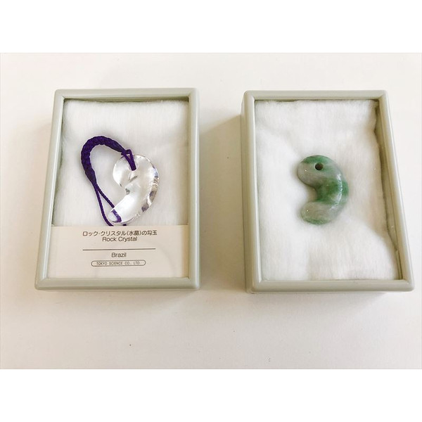 楽天市場】国産 糸魚川産 高級本翡翠 武藤玄功作 『 弥栄大勾玉