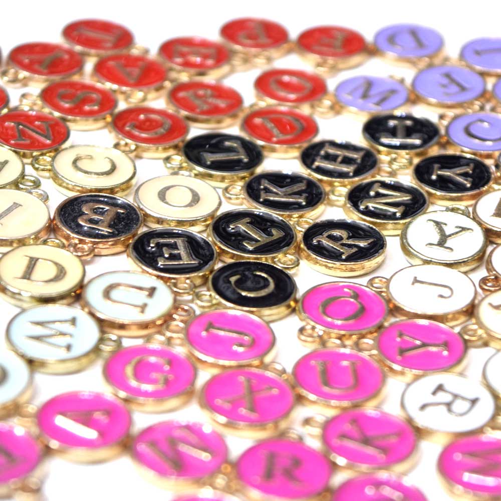 楽天市場 チャーム 7色展開 イニシャルに アルファベット チャーム 1個 金具 アクセサリー パーツ 英字 名前 メタル デコ ハンドメイド ミニチュア モノモクリエイトストア