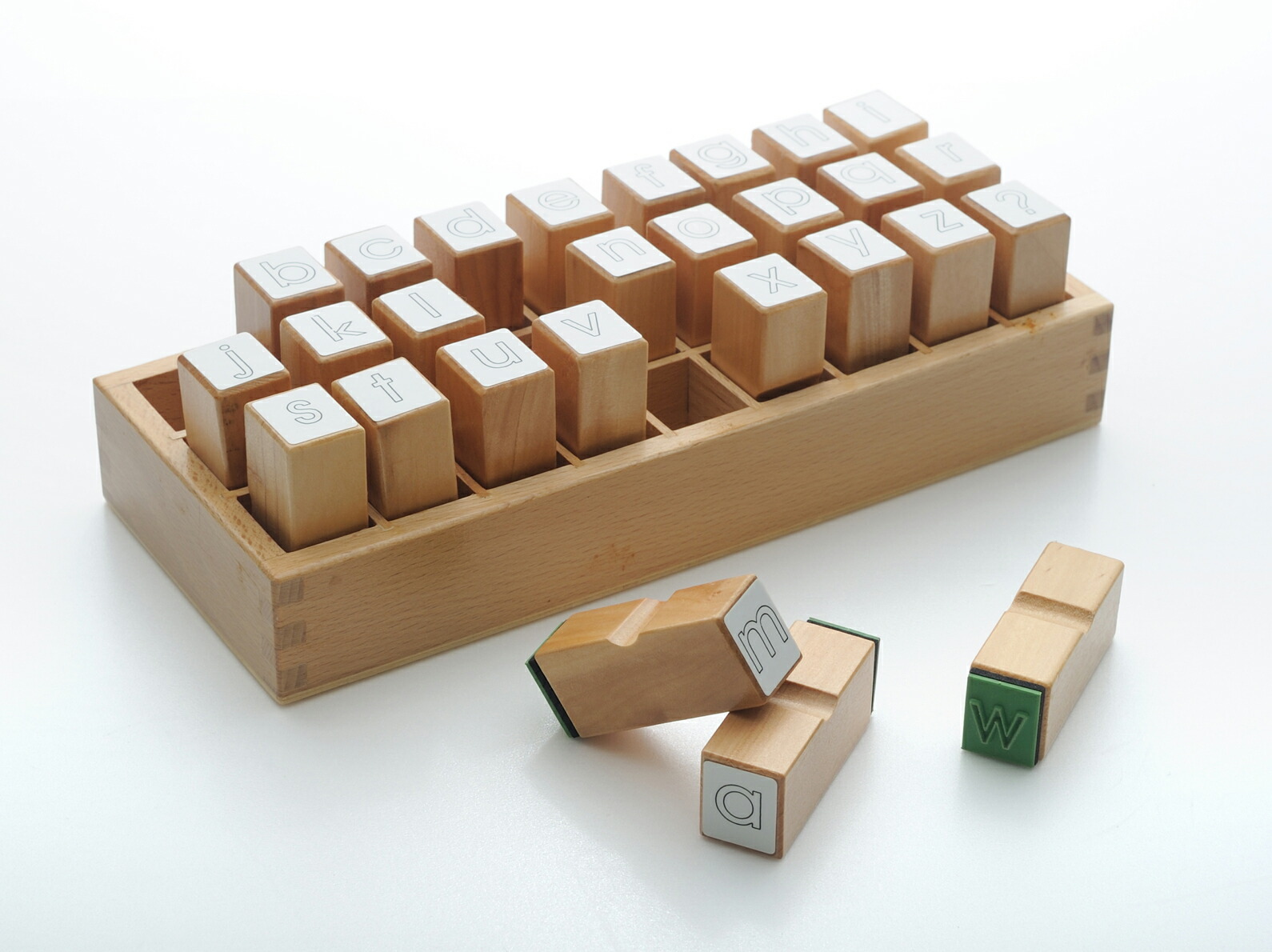 楽天市場 アルファベットのスタンプ小文字セット 練習用紙付 Cd収録 幼児 小学校 英語 English Alphabet 幼稚園 保育園 特別支援学校 知育 幼児教育 英会話教室 教材 教具 知育玩具 知育教材 英語教材 モンテッソーリ教育 モンテッソーリ マリーアン