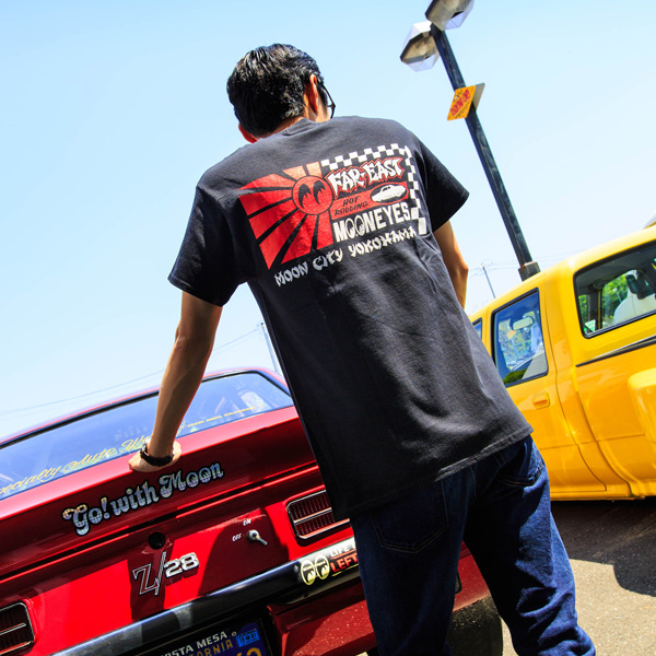 ムーンアイズ MOON Equipped Roadster Tシャツ MOONEYES ムーンアイズ MOON Equipped (ムーン イクイップド) T