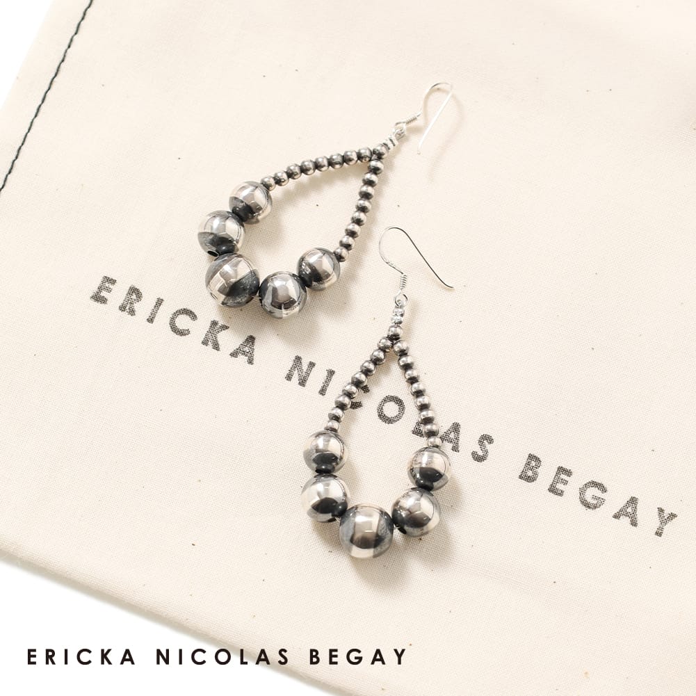 ERICKA NICOLAS BEGAY（エリッカニコラスビゲイ）HOOP PIERCED（フープ ピアス）ナバホ インディアンジュエリー シルバーパール OXIDISED S-ER09