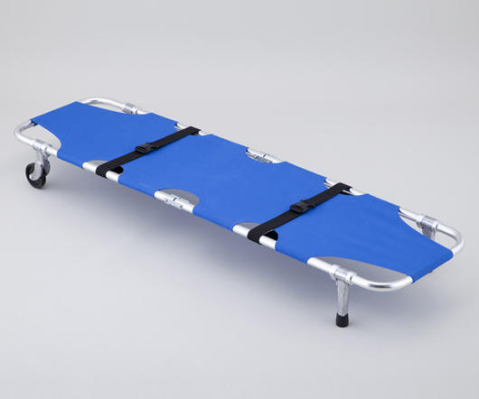 折りたたみ担架　固定用ベルト付　YDC-1A（可倒型キャスター付き）※【代引き不可】【沖縄、離島地域配送不可】救助用担架 救命救急用品 担架 防災用品 災害備蓄品 移乗ボード｜もりもり健康堂店 22,330円