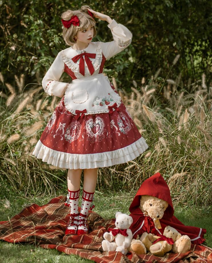 長袖ロリータ衣装 赤マント お姫系 ロリータ服 苺柄 膝丈 ティアードドレス 姫御前伝達ルート 好いたらしい シュロの葉 スカロップ裾 コスプレ 翰林院祭 教養祭 映画化お召しもの ワンピース-レディースファッション