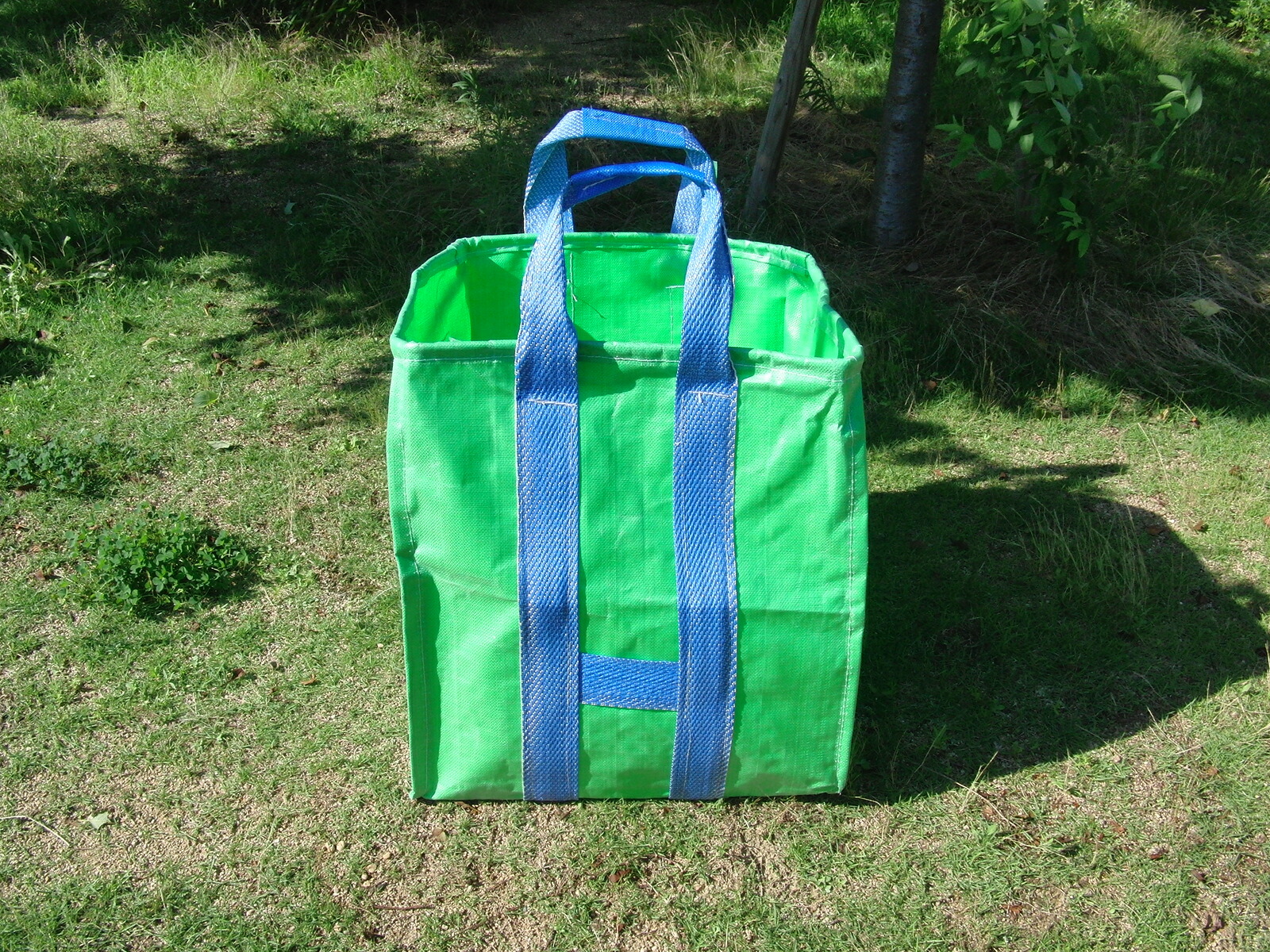 ユーズフルバッグ (万能フゴ) Mサイズ 550mm × 550mm × H600mm 【15枚セット】 ≪落ち葉や雑草などの収集、資材の収納や廃棄用途・ゴミ入れに≫ 雑草 収集 収穫 収穫袋 掃除 工事 運搬用 くず入れ 落葉 土木資材 作業 現場 土木作業 廃材入れ