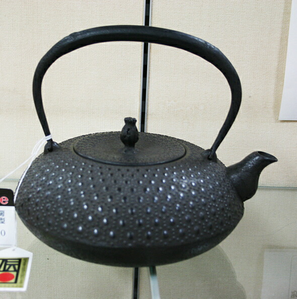 鉄瓶　富士型 蝋型鋳鉄製 桐箱入 人気ブラドン 鉄瓶 富士型 工芸品 - 桐箱入 蝋型鋳鉄製 工芸品