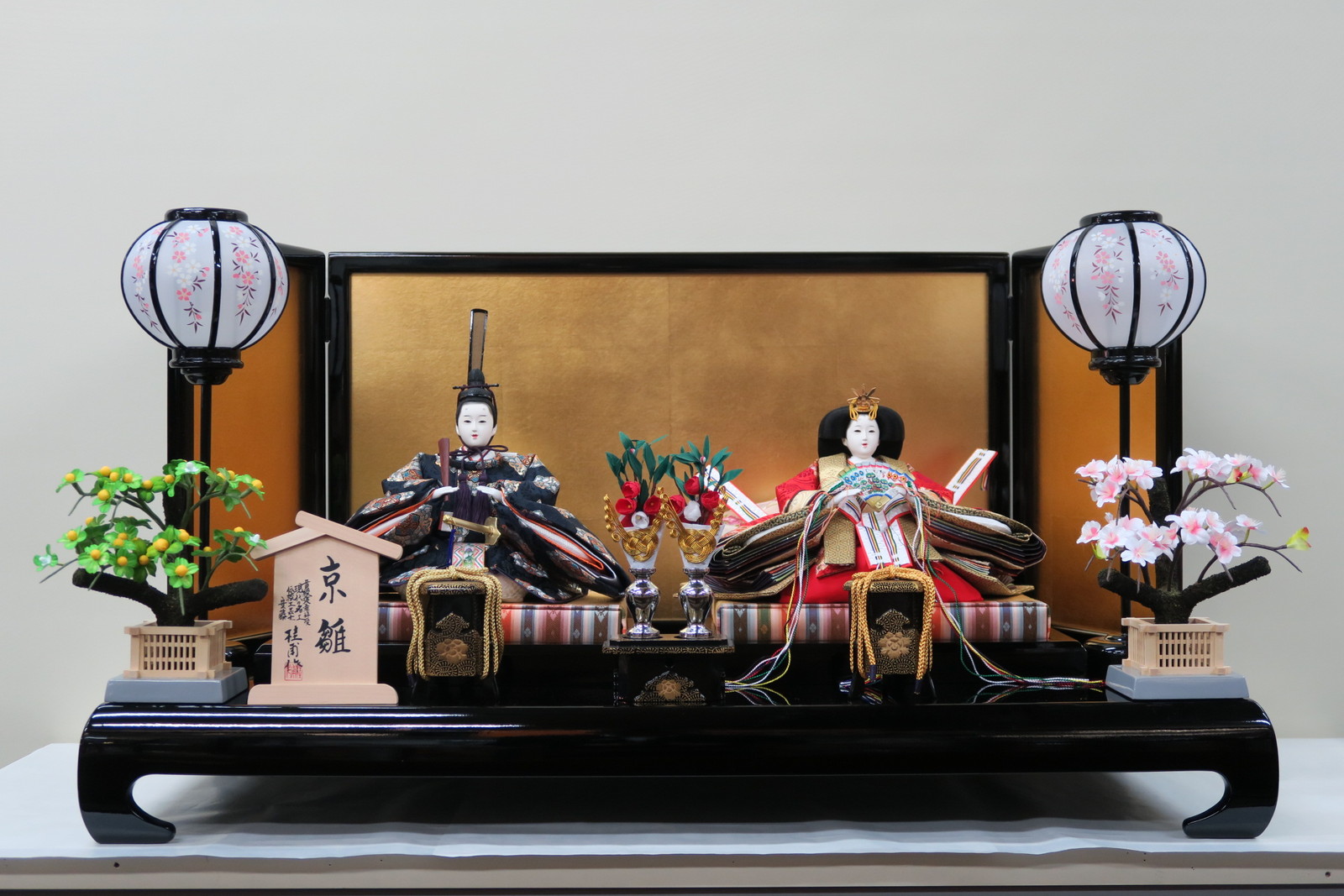 安藤桂甫作 京雛十番雅印上本金金襴親王飾り （金箔12号三曲安芸金屏風平飾り）