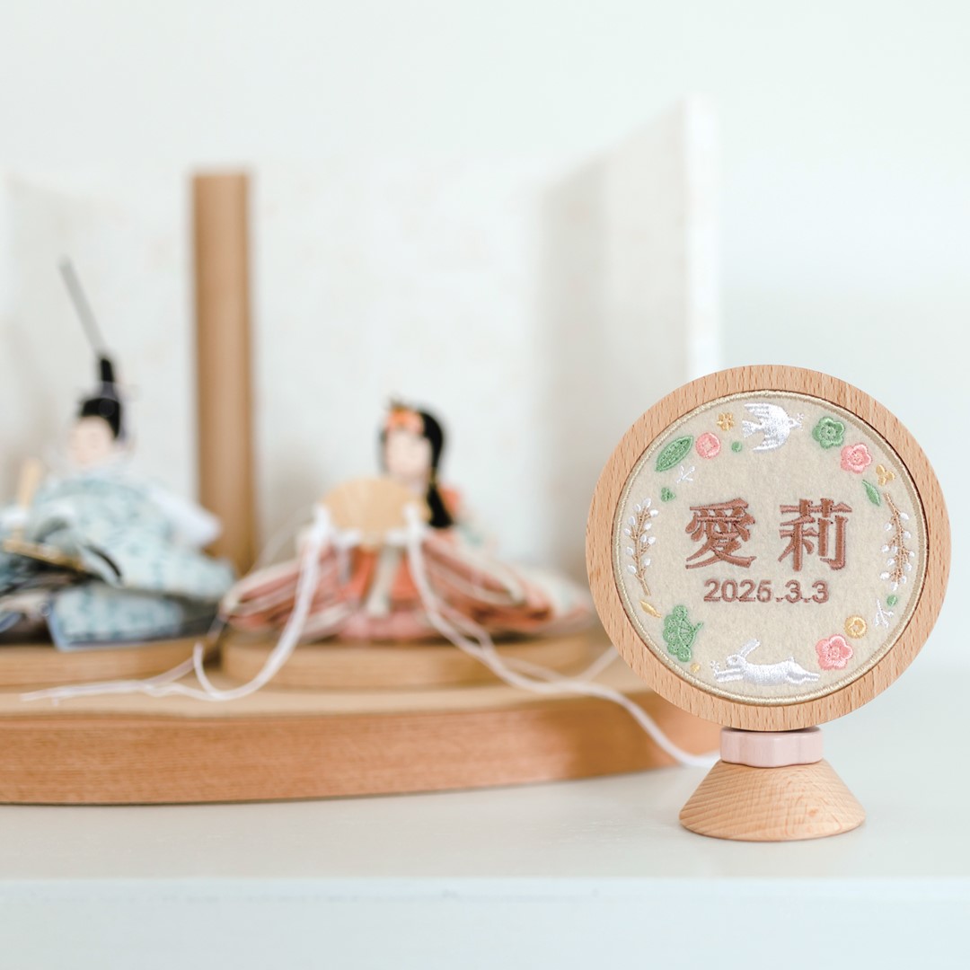 Puca プーカ 刺繍名前飾り くるくる 木製