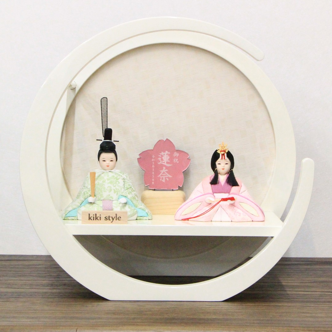 雛人形 収納飾り 親王飾り 木目込み人形 女流作家ゆうき作 京都西陣織 パステルカラー 白塗月型飾り台 間口35cm白月台 光る桜型名前札付き