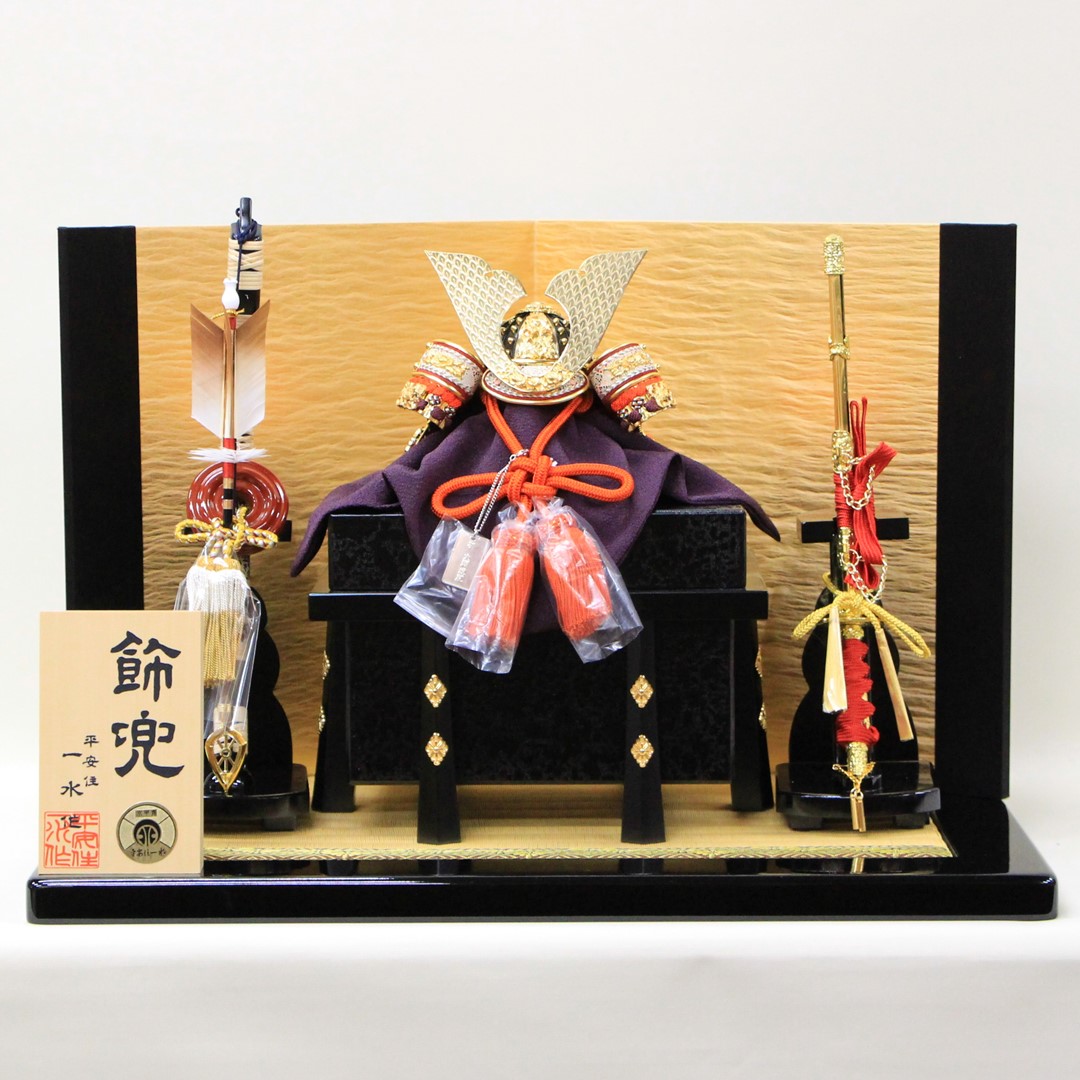 平安住一水作 8号大鍬形兜 裾裏 金小札朱赤糸縅 二曲包込み古代絹黒ヘリコプター平飾りつけ