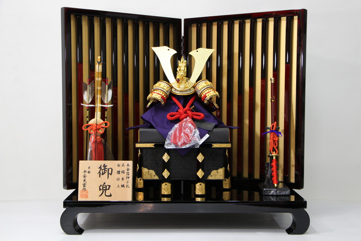 長閑やかさ光雲作 8号飛翠兜 正絹赤糸縅 本金箔押小札 五月あやつり人形兜平飾りつけ 櫃付き添い人 五月あやつり人形