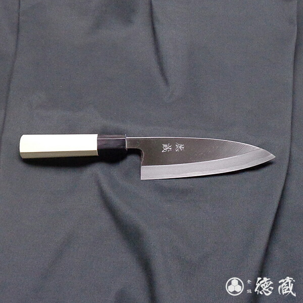 青二 出刃包丁 朴八角柄 150mm 片刃 青紙2号 朴 日本製 徳蔵刃物 TOKUZO KNIVES JAPAN Kitchen Knives 包丁  ほうちょう ホウチョウ 切れ味 家庭用 プロ 小型 出刃 魚 右利き プレゼント ギフト 贈り物 一生モノ 鋼 ハガネ はがね 青紙