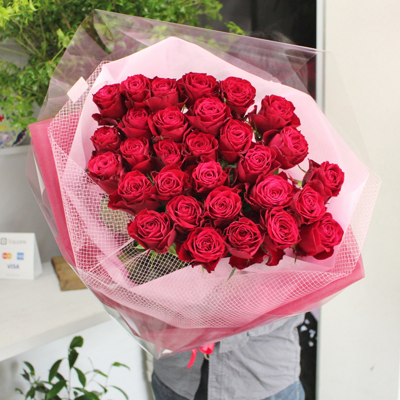 楽天市場 至極の赤いバラ30本の花束 至極のピンクバラ30本の花束 特別な赤い薔薇とピンク薔薇からお選びください 特別なプレゼントや プロポーズなどにお贈りくださいませ ギフトの花屋 Moriya