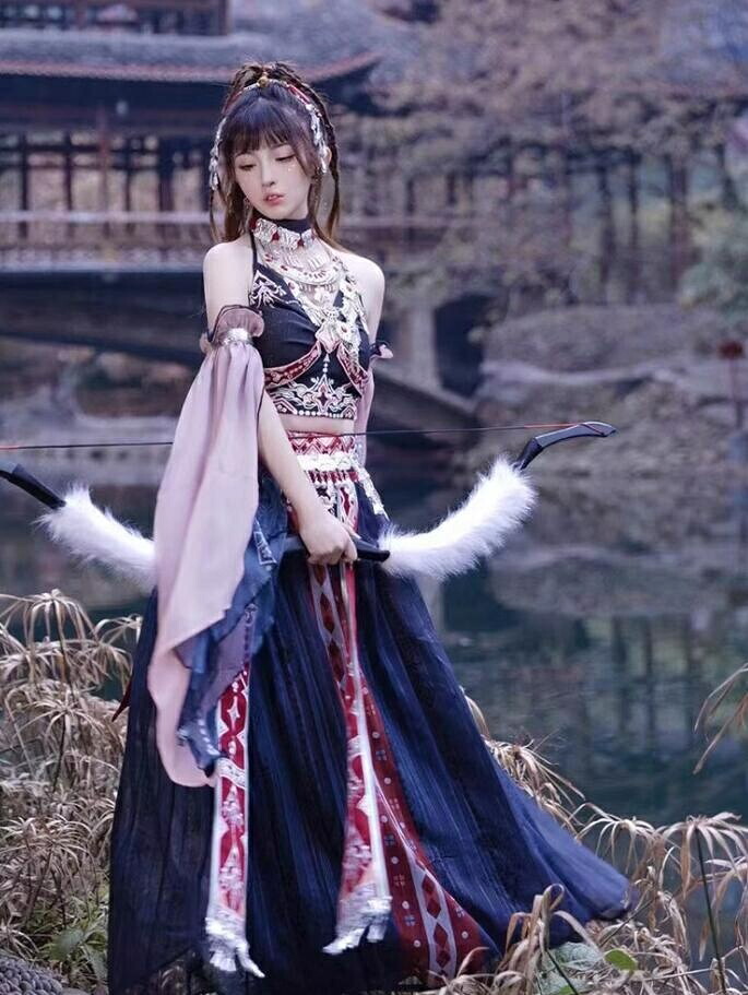キッズダンス衣装 大人レディース コスプレ衣装 セットアップ ハルターネックトップス ロングスカート 肩袖装飾部品 黒 発表会 ステージ レッスン 舞台 イベント おしゃれ かっこいい 動きやすい 団体衣装 ステージ衣装 イベント用