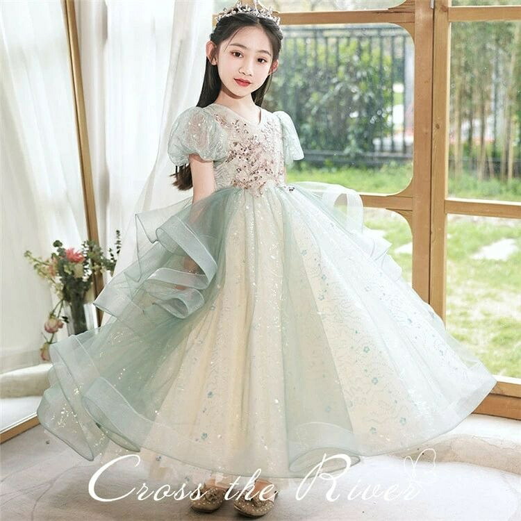 女の子 プリンセスドレス 発表会衣装 結婚式 パーティー 子供用フォーマルドレス 華やかで可愛い ステージ映える 記念写真に最適 お祝いイベント セレモニー 上品なキラキラデザイン 女児用 特別な日にぴったりの一着