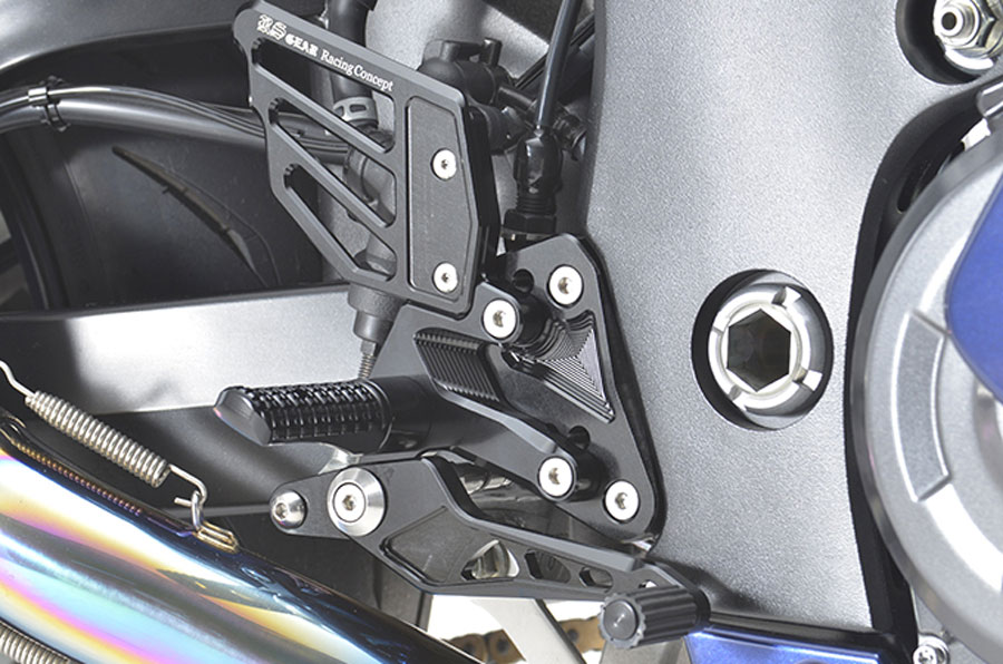 r’s gear Hayabusa （21年-） ライディングステップ（ブラック） AC01-0200-BK