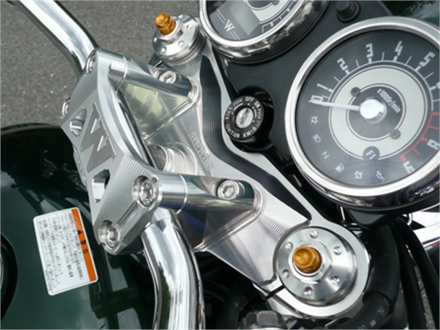 アグラス トップブリッジ アッパーブラケット有 W800 (321-489-000)｜MOTO-OCC 店