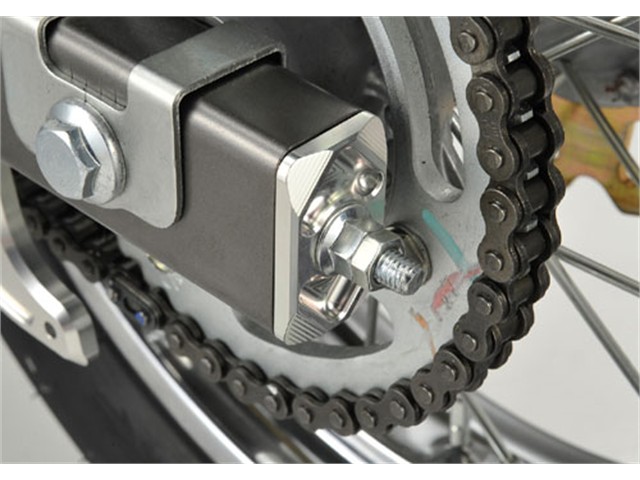アグラス チェーンアジャスターキャップ シルバー D-TRACKER125 (353-481-000S)|MOTO-OCC 店