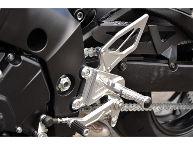 アグラス バックステップ 4P GSX-S1000／F KATANA 19 (312-302-000)｜MOTO-OCC 店