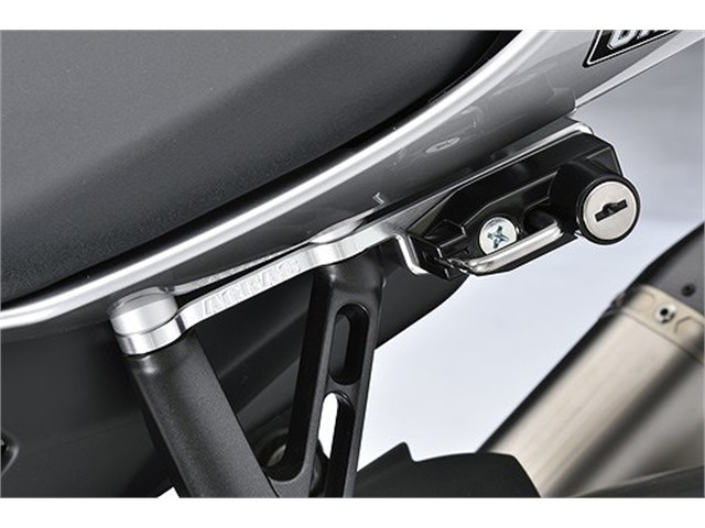 アグラス ヘルメットホルダー BLK/メッキ YZF-R1/M 15- (603-276-000BS)|MOTO-OCC 店