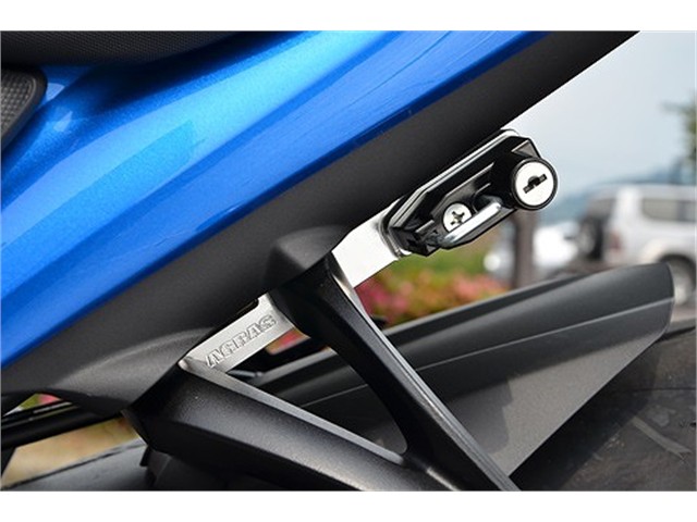 アグラス ヘルメットホルダー SLV/BLK GSX-S1000/F (603-302-000SB)|MOTO-OCC 店