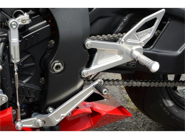 アグラス バックステップ CBR1000RR-R 20 (312-182-000)|MOTO-OCC 店