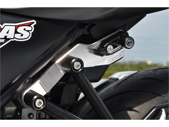 アグラス ヘルメットホルダー BLK／メッキ SV650 ABS 16 (603-304-000BS)｜MOTO-OCC 店