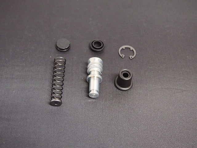 ゼファー1100/750/400/400χG2- フロントマスターリペアキット ドレミコレクション 20233｜MOTO-OCC 店