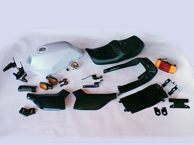 CB400SF（NC42後期）VTEC Revo 無塗装ペイントベースTYPE-X外装Wあん抜きシートセット ナローカウル仕様 ドレミコレクション 22018
