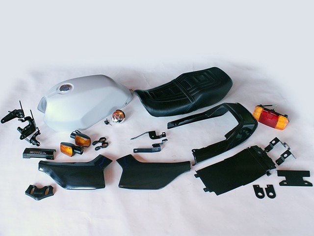 CB400SF（NC42後期）VTEC Revo 無塗装ペイントベースTYPE-X外装Sあん抜きシートセット ナローカウル仕様 ドレミコレクション 22019