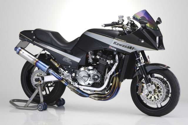 K-FACTORY ケーファクトリー (ｾﾐｵｰﾀﾞｰ) フルエキゾーストマフラー　UPタイプ 1本出し (GPZ900R) 112KBBABAG0000｜MOTO-OCC 店
