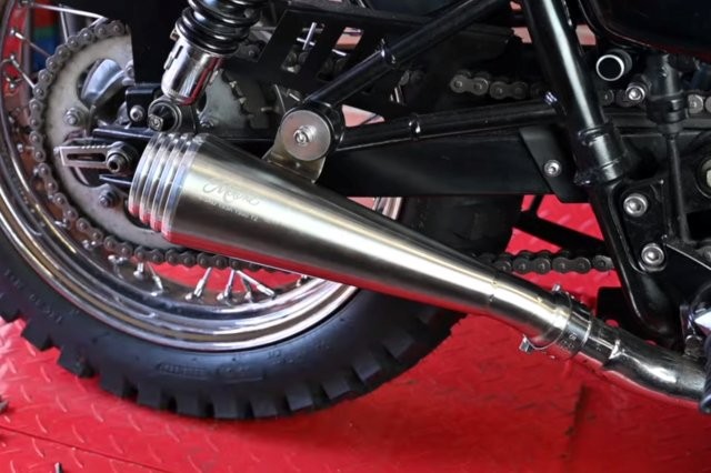 MOTONE CUSTOMS モートーン スリップオンマフラー SATURN V ブラッシュ 空冷 Bonneville T100 (02-15) MTE174