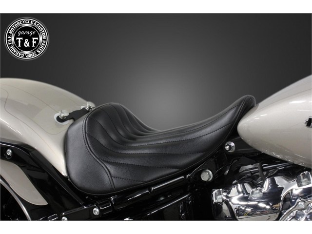 在庫有り Garage T&F ティーアンドエフ ソフテイルブレイクアウト(2018～2024年)　シングルシート(バーチカル) 7112712