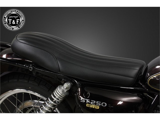 在庫有り Garage T&F ティーアンドエフ ST250E フラットシート(バーチカル) 7120312|MOTO-OCC 店