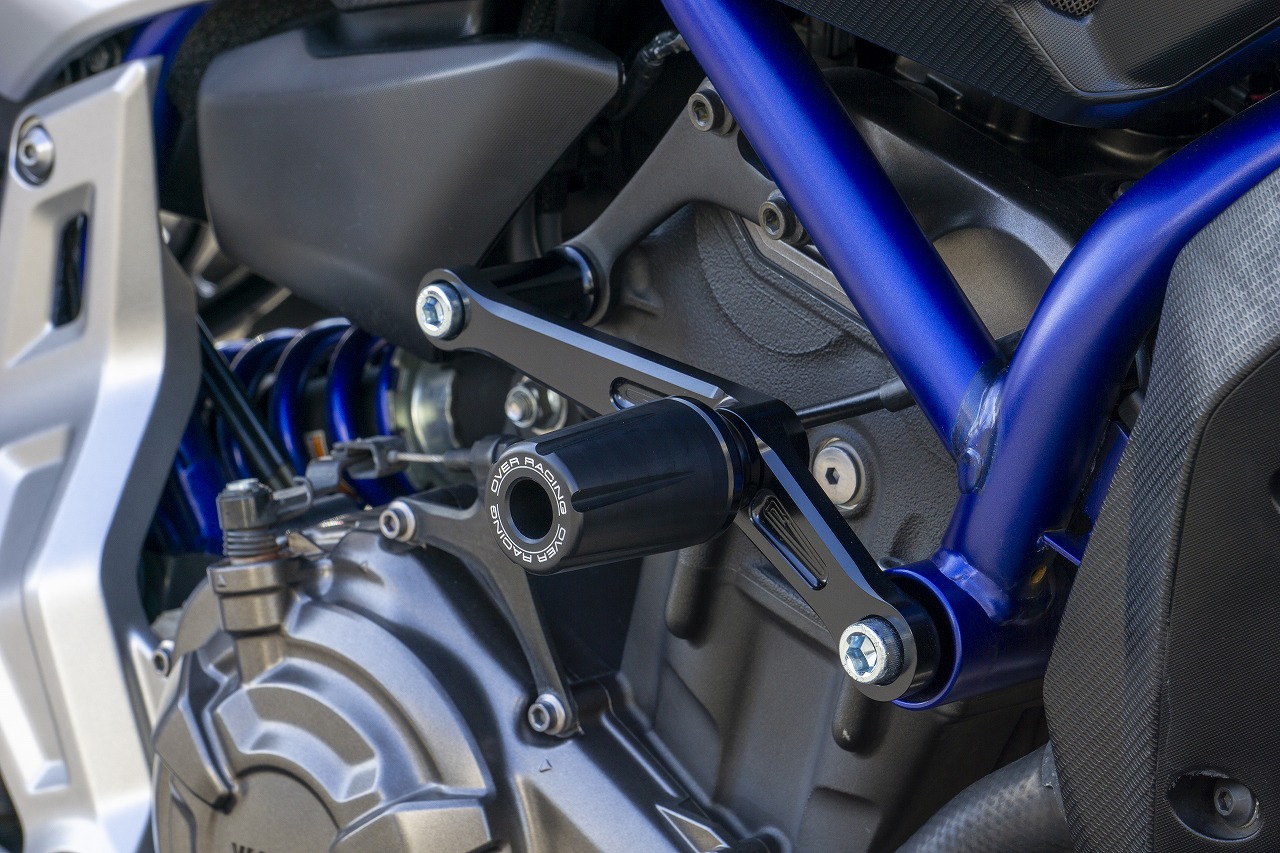 OVER Racing(オーバーレーシング) バイク用 エンジンプロテクター フレーム エンジンスライダー Type2 ブラック MT-07(-21) 59-50-012B｜moto-zoa 店