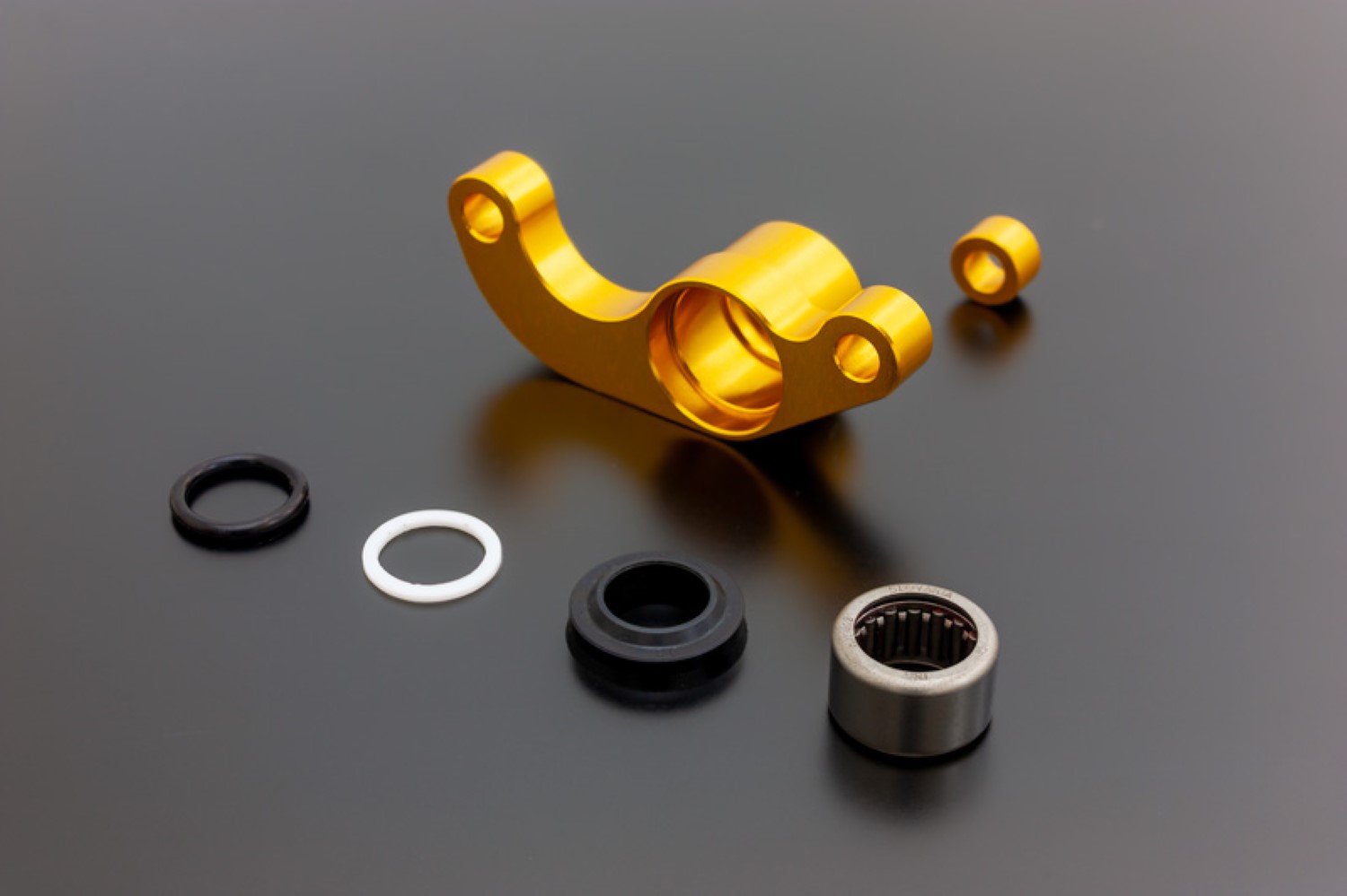 【25日限定！クーポン配布！】 PMC(ピーエムシー) ARCHI(アーキ) バイク用 エンジン内部 チェンジロッドリテーナー Z900RS ゴールド 189-2254｜moto-zoa 店