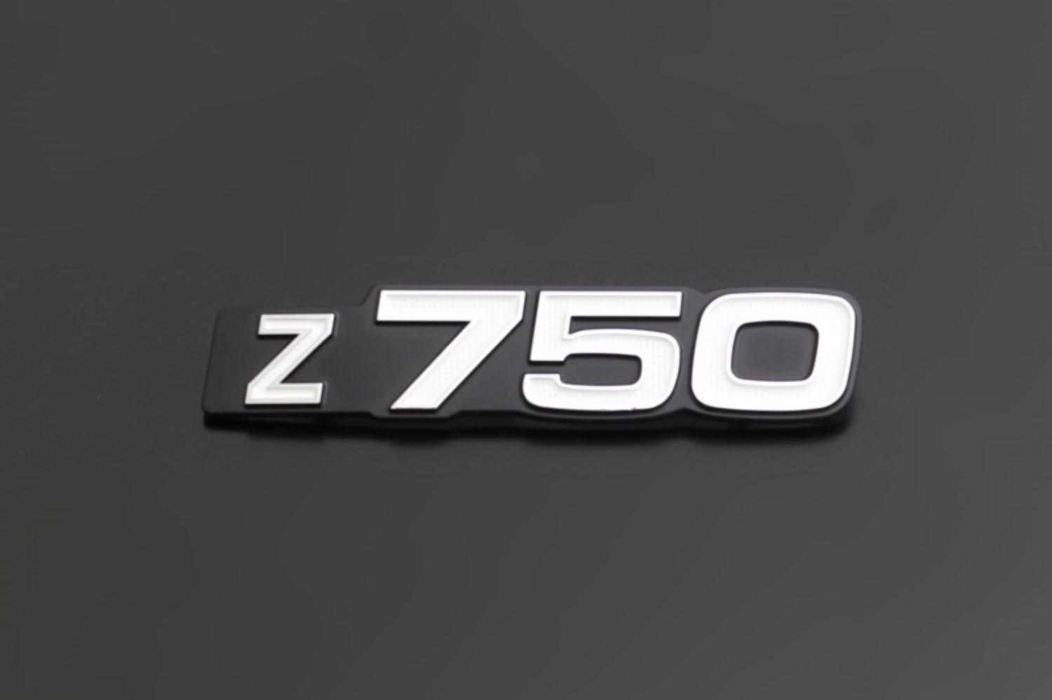 【18日限定!クーポン配布!】 PMC(ピーエムシー) バイク用 外装関連 サイドカバーエンブレム「Z750」 81-1206