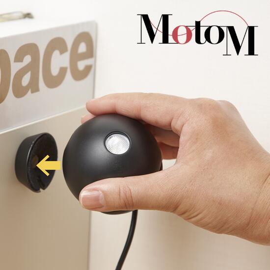 [MotoM公式][1年保証]LEDライト USB マグネット ぴたっとLED 白と黒の2台セット MBK039W MBK039B 電球色 読書灯 テレワーク 在宅 デスクワーク ブラケット MotoM モトム オリンピア照明 卓上ライト 手元灯｜MotoM ONLINE STORE 店