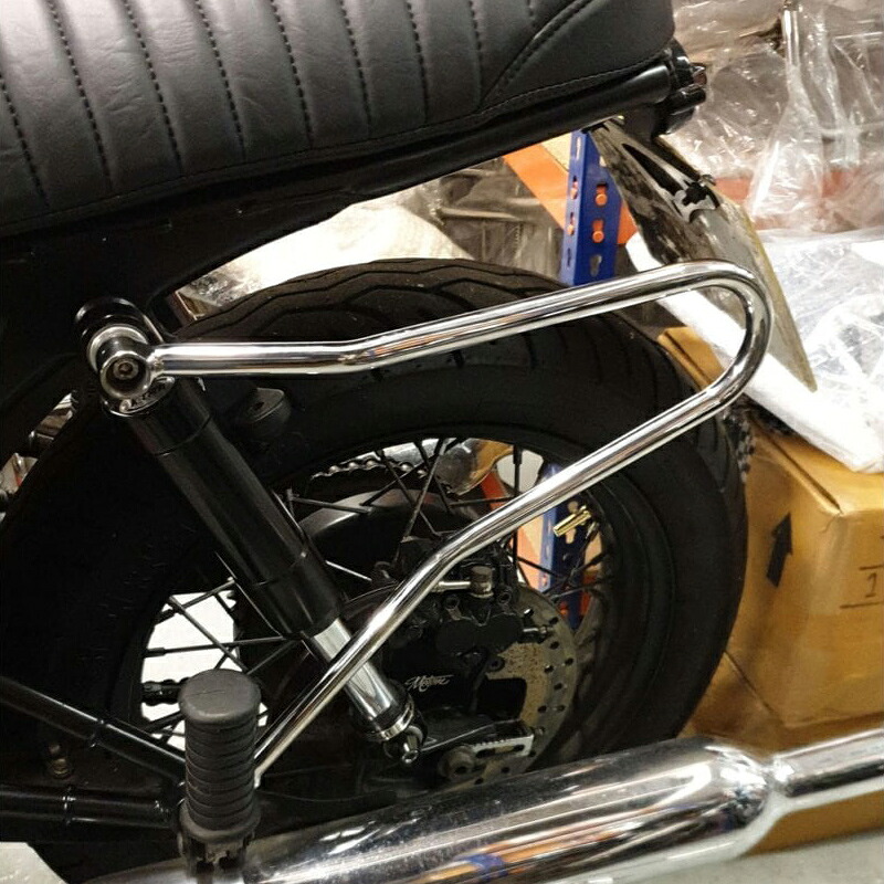 MCB007:Motone パニアケース/サイドバッグ サポートレールTriumph 空冷ツイン ポリッシュシルバー
