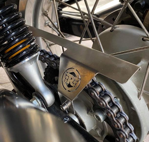 インターセプター コンチネンタルGT 650 チェーンガード シルバー インターセプター コンチネンタルGT 650 チェーンガード シルバー