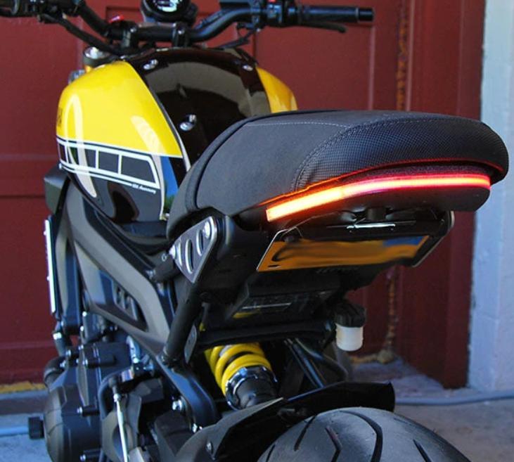 XSR900 フェンダー、テールランプ、ウインカーステー