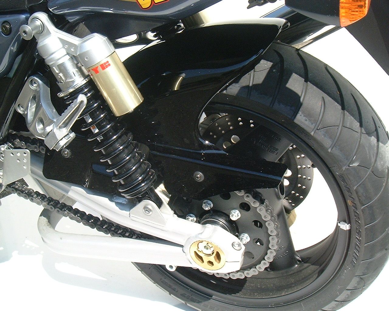 ZRX1200R, ZRX1200S ブラック リアフェンダー チェーンガード HUGGER カワサキ POWERBRONZE