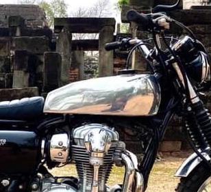 Kawasaki W650 アルミ タンク "Atacama" オメガレーサー|モトパーツ 店