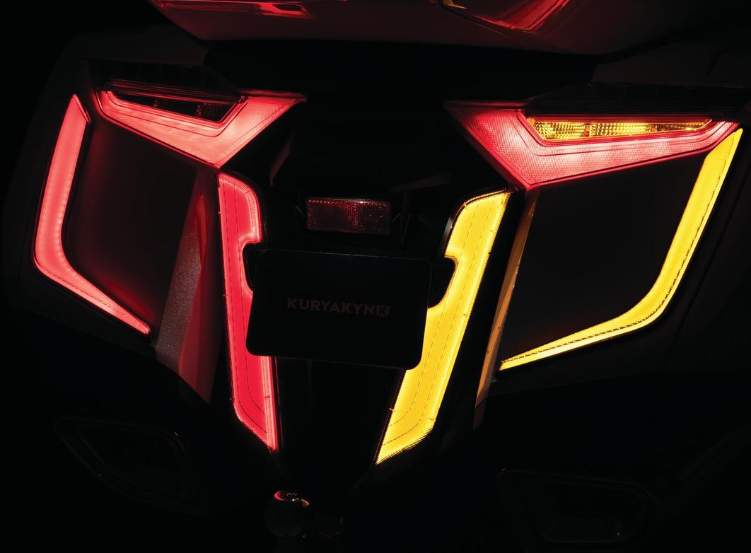 ゴールドウイング GL1800 18- Omni LED リアフェンダー カバー ストップランプ&ウインカー クローム クリアキン