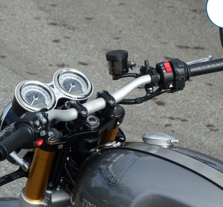 トライアンフ スラクストン1200R/RS LSL バーハンドル スーパーバイクキット シルバー