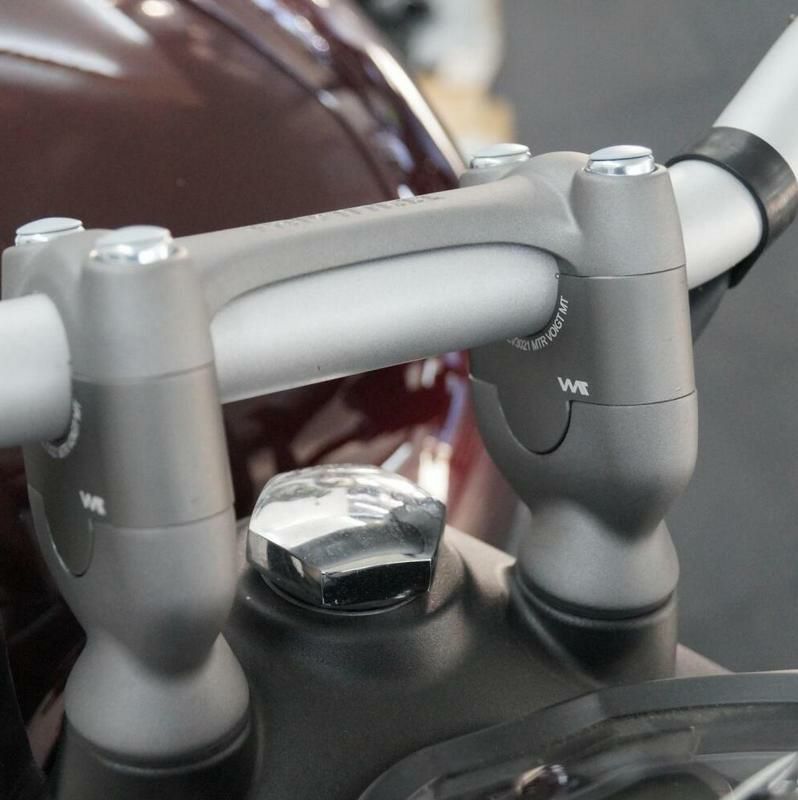 トライアンフ ボンネビルボバー スピードマスター ハンドル ライザー 25mmUP VOIGT MOTO TECHNIK 28170-GR/28170-BL｜モトパーツ　店